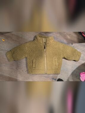 Little Co by Lauren Conrad Unisex Sherpa jacket in Ecru. Excel. Condition 6mo.